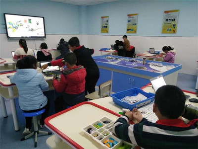 科技点燃梦想 创新引领未来——盱眙县旧铺小学科技教育之机器人社团活动